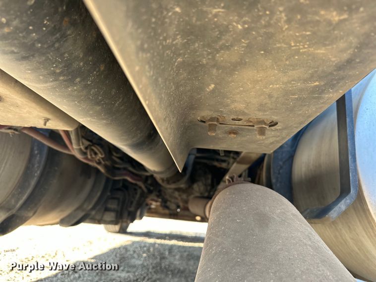 image for item EJ8860 2019 International  LT625  semi truck