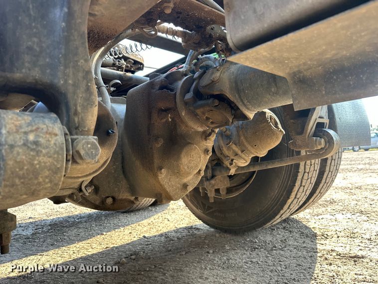 image for item EJ8860 2019 International  LT625  semi truck