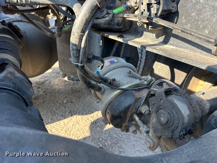 image for item EJ8860 2019 International  LT625  semi truck