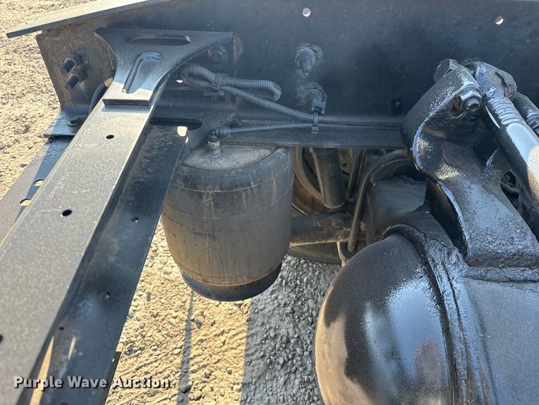 image for item EJ8860 2019 International  LT625  semi truck