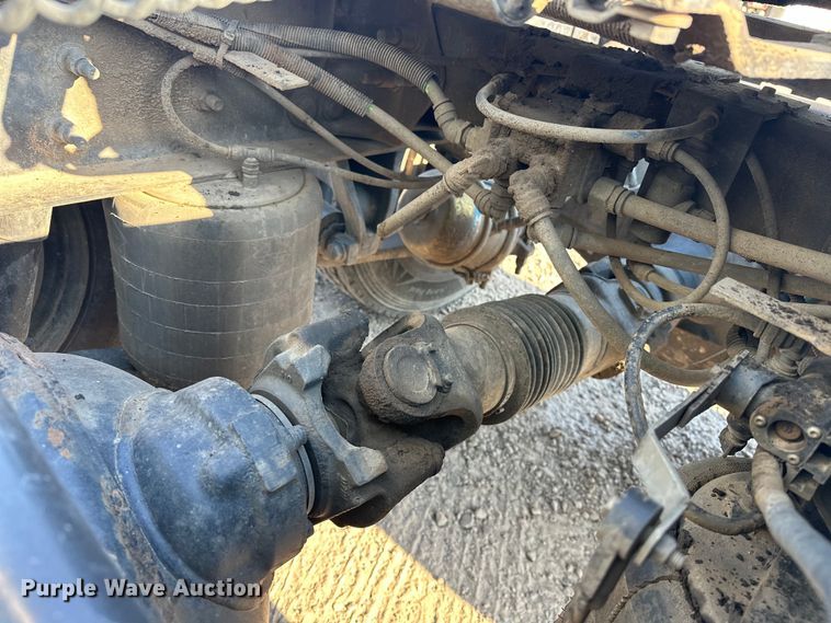 image for item EJ8860 2019 International  LT625  semi truck