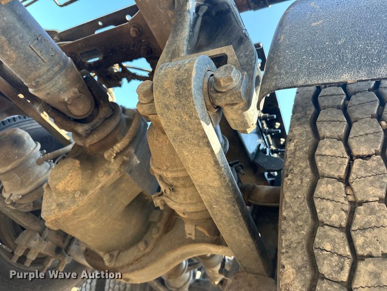 image for item EJ8860 2019 International  LT625  semi truck