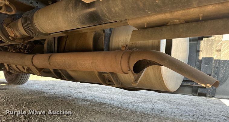 image for item EJ8860 2019 International  LT625  semi truck