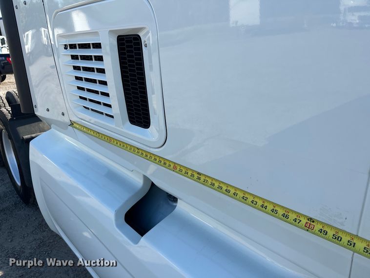 image for item EJ8860 2019 International  LT625  semi truck