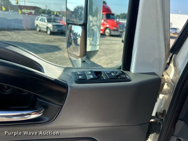 image for item EJ8860 2019 International  LT625  semi truck