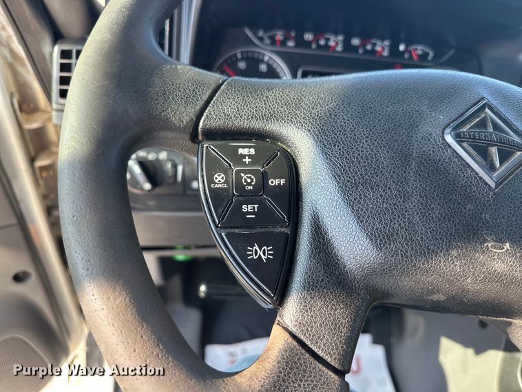 image for item EJ8860 2019 International  LT625  semi truck