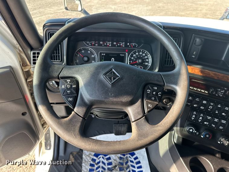 image for item EJ8860 2019 International  LT625  semi truck