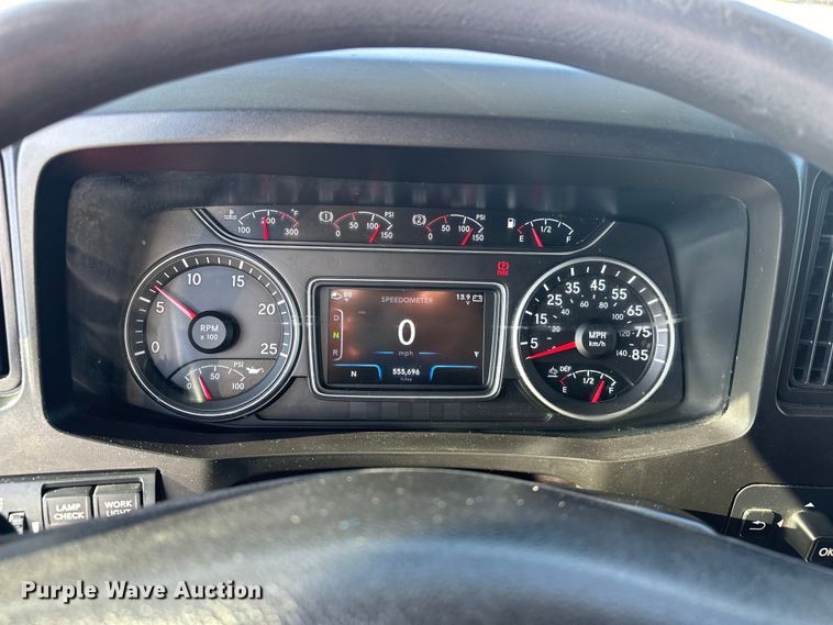 image for item EJ8860 2019 International  LT625  semi truck