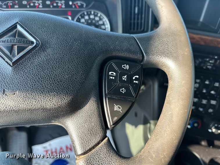 image for item EJ8860 2019 International  LT625  semi truck