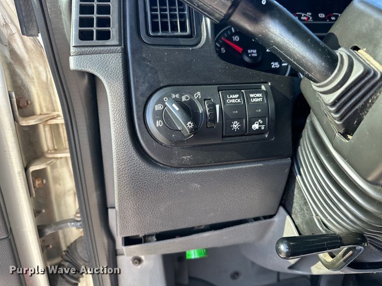 image for item EJ8860 2019 International  LT625  semi truck