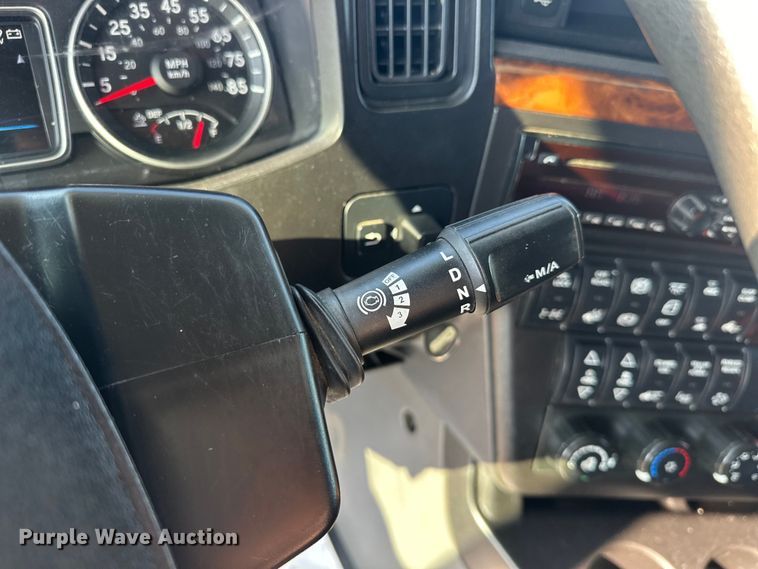 image for item EJ8860 2019 International  LT625  semi truck