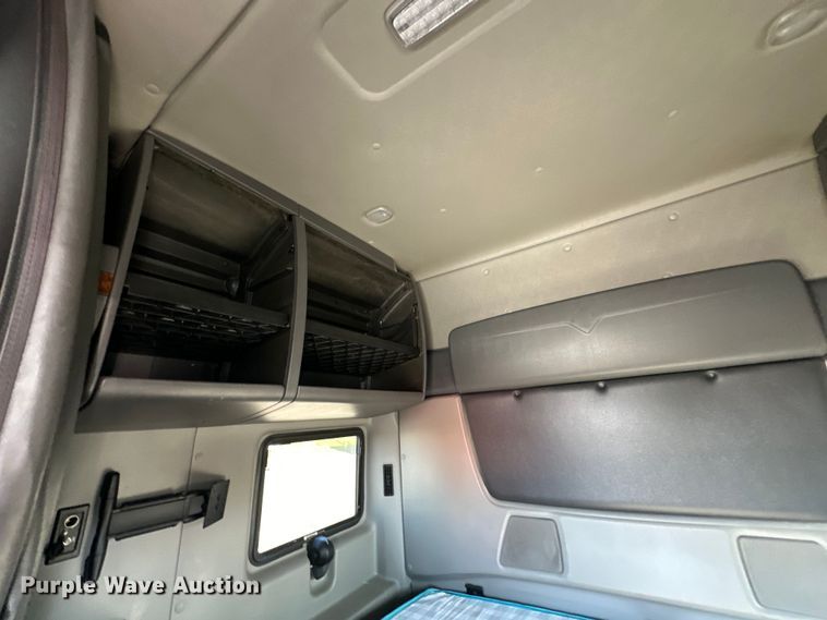 image for item EJ8860 2019 International  LT625  semi truck