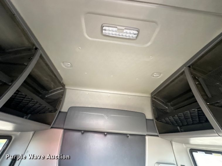 image for item EJ8860 2019 International  LT625  semi truck