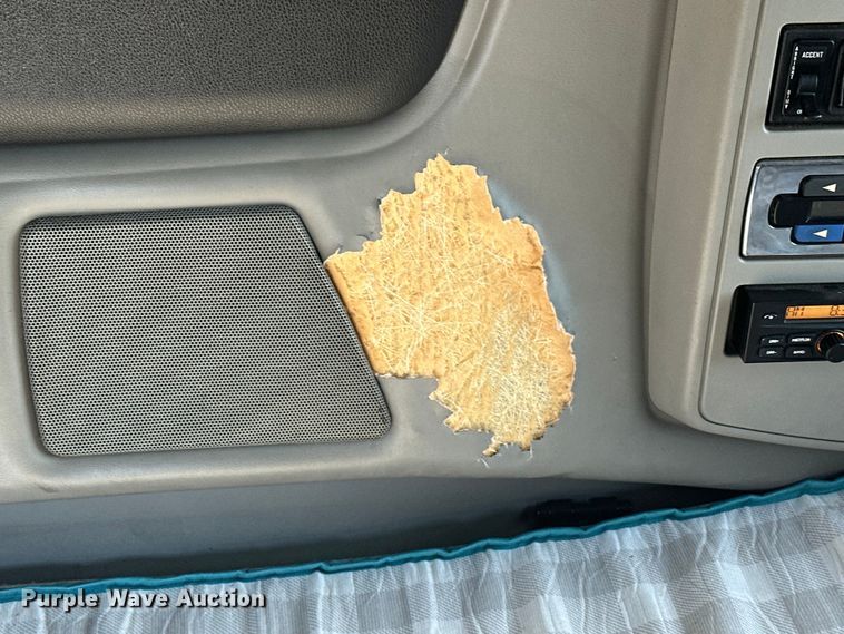 image for item EJ8860 2019 International  LT625  semi truck