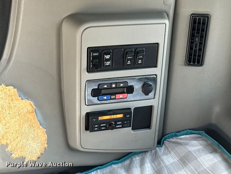 image for item EJ8860 2019 International  LT625  semi truck