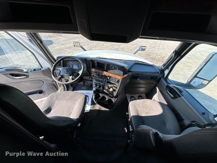 image for item EJ8860 2019 International  LT625  semi truck