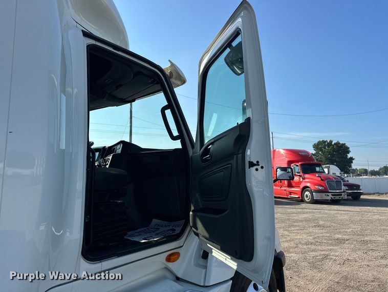 image for item EJ8860 2019 International  LT625  semi truck