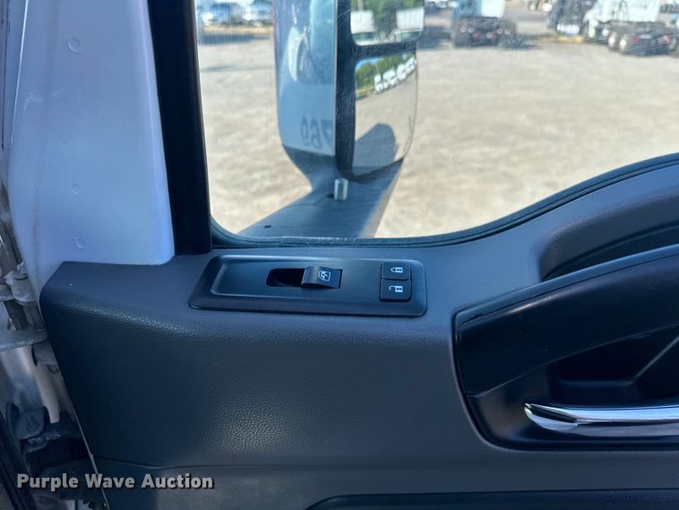 image for item EJ8860 2019 International  LT625  semi truck