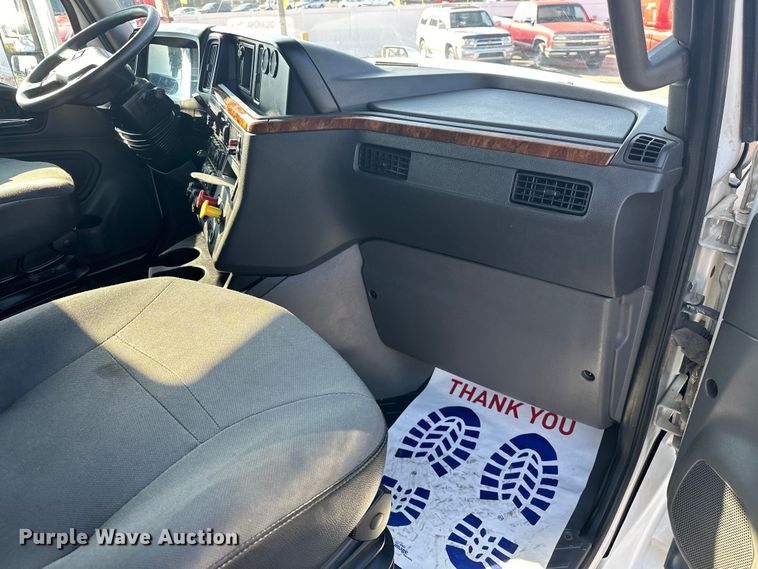 image for item EJ8860 2019 International  LT625  semi truck