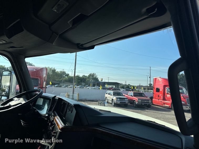 image for item EJ8860 2019 International  LT625  semi truck