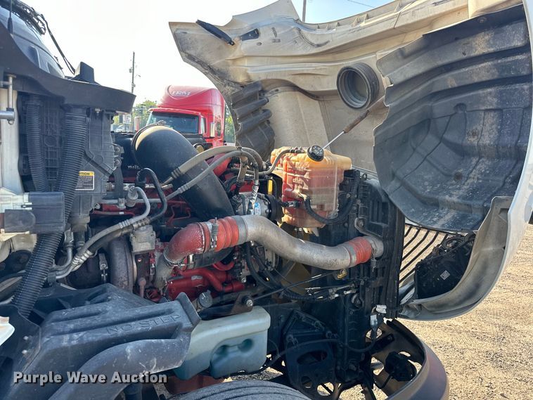 image for item EJ8860 2019 International  LT625  semi truck