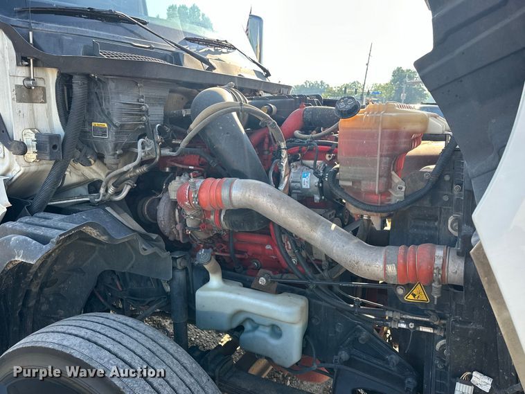 image for item EJ8860 2019 International  LT625  semi truck