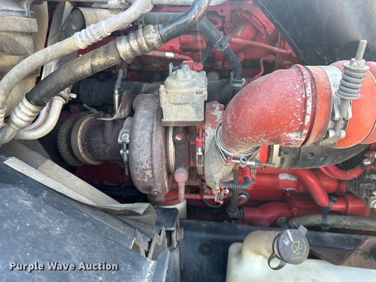 image for item EJ8860 2019 International  LT625  semi truck