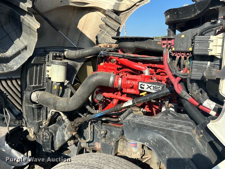 image for item EJ8860 2019 International  LT625  semi truck