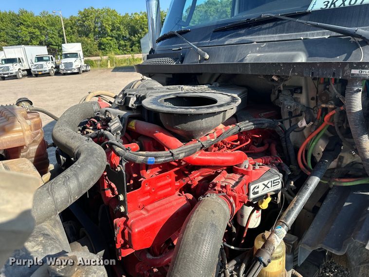 image for item EJ8860 2019 International  LT625  semi truck