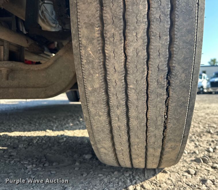 image for item EJ8860 2019 International  LT625  semi truck