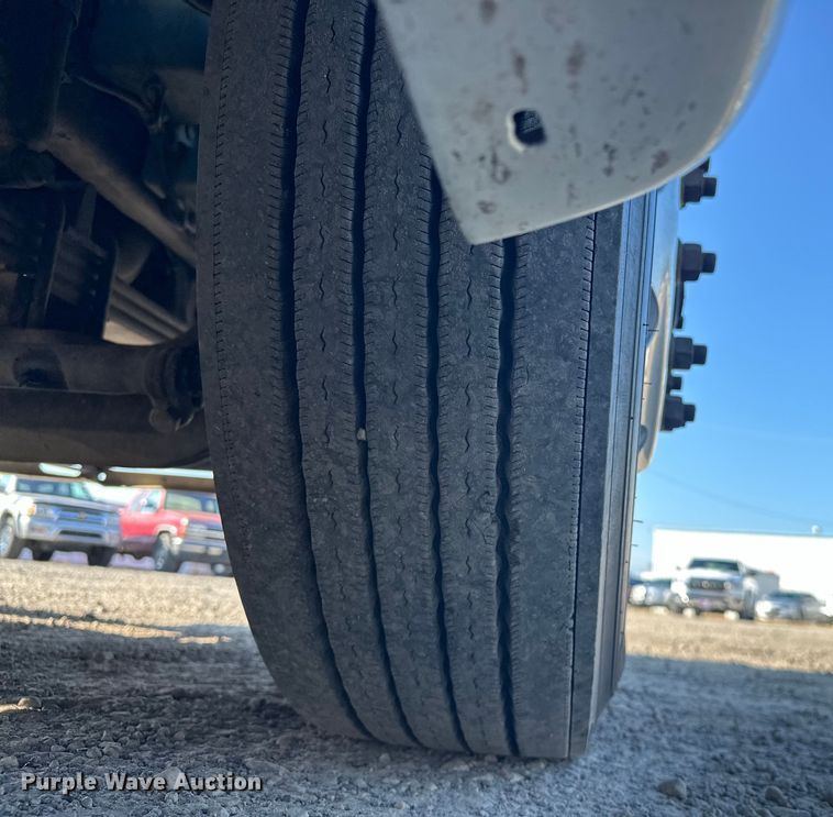 image for item EJ8860 2019 International  LT625  semi truck