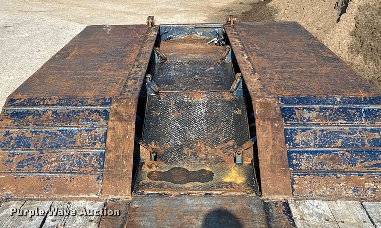 image for item EK3017 1998 Trail King HG Series lowboy equipment trailer