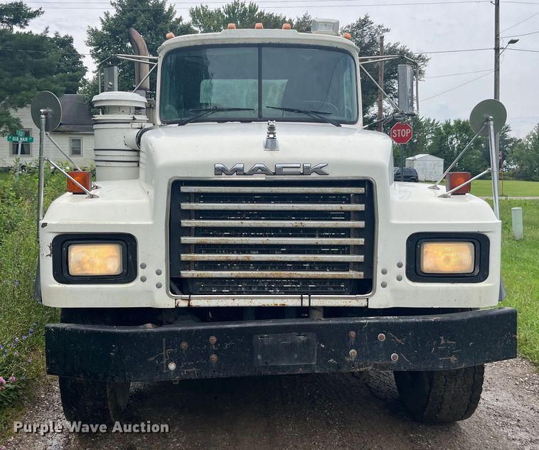 image for item EK8927 2003 Mack RD688SX roll-off container truck