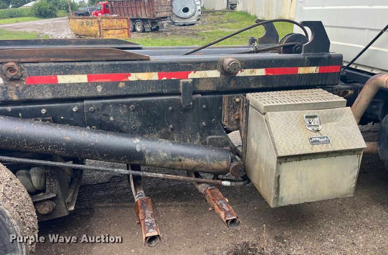 image for item EK8927 2003 Mack RD688SX roll-off container truck