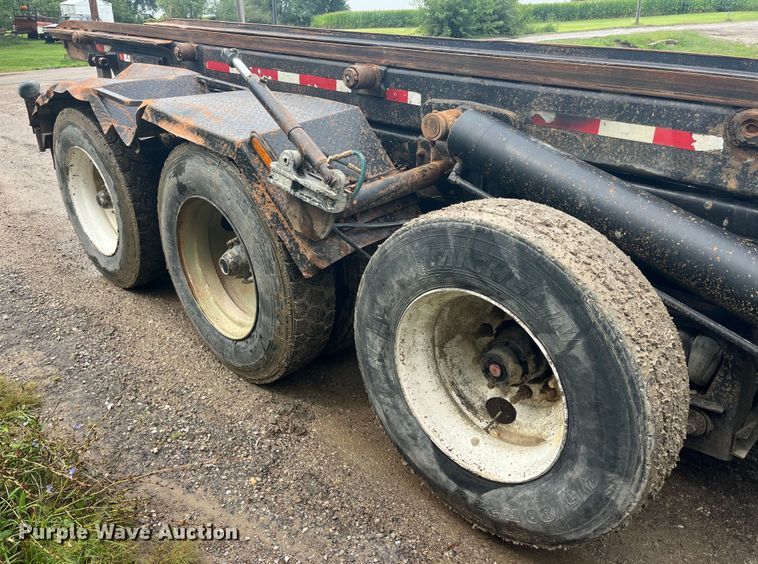 image for item EK8927 2003 Mack RD688SX roll-off container truck