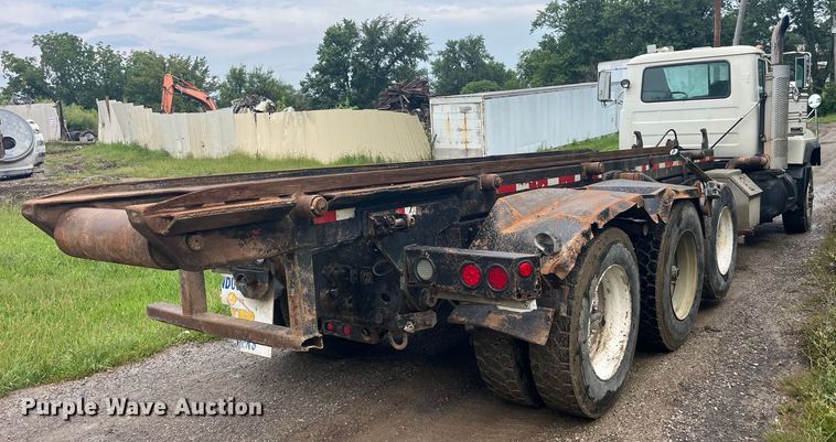 image for item EK8927 2003 Mack RD688SX roll-off container truck
