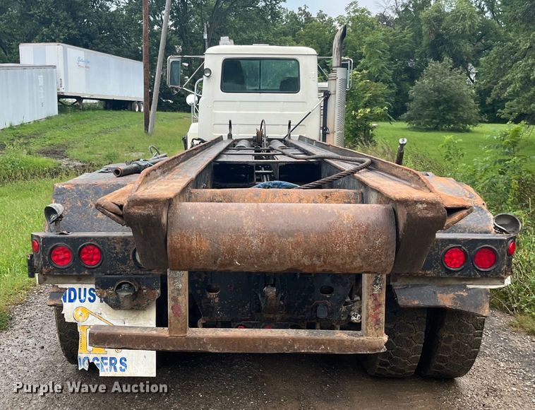 image for item EK8927 2003 Mack RD688SX roll-off container truck