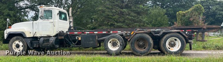 image for item EK8927 2003 Mack RD688SX roll-off container truck