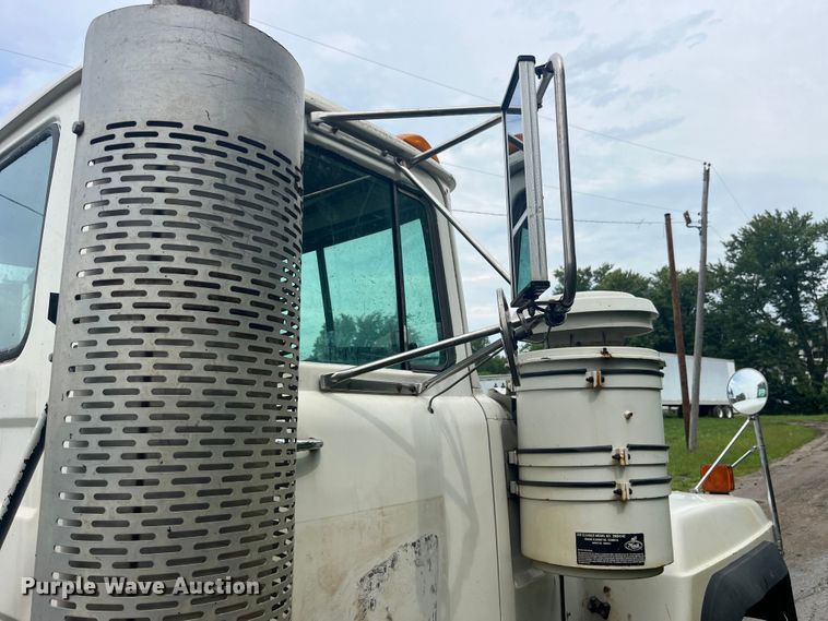 image for item EK8927 2003 Mack RD688SX roll-off container truck