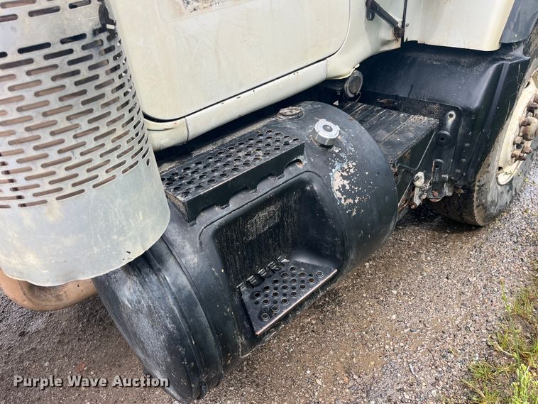 image for item EK8927 2003 Mack RD688SX roll-off container truck