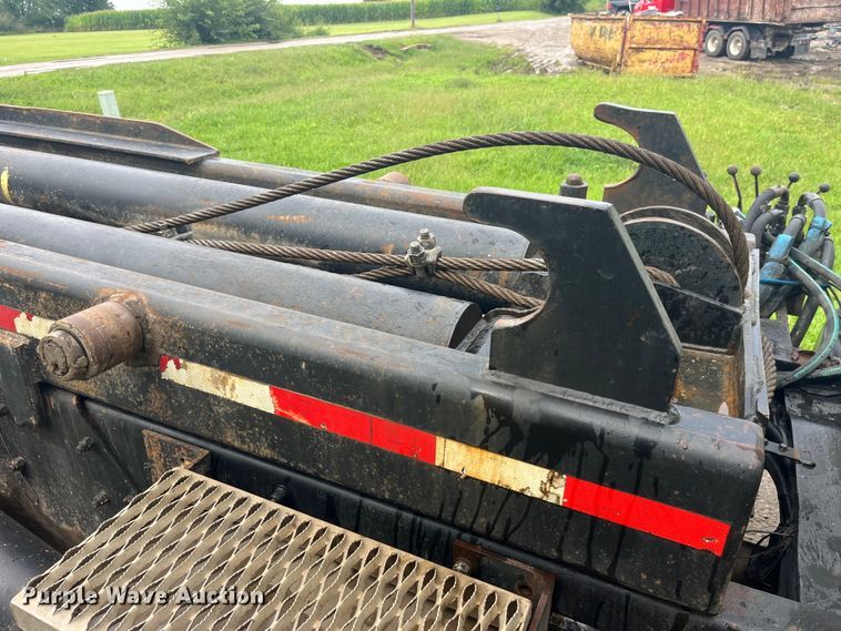 image for item EK8927 2003 Mack RD688SX roll-off container truck