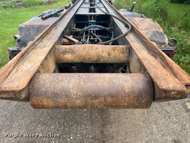 image for item EK8927 2003 Mack RD688SX roll-off container truck