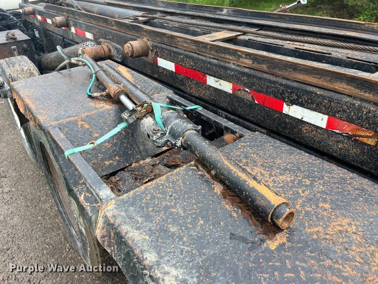 image for item EK8927 2003 Mack RD688SX roll-off container truck