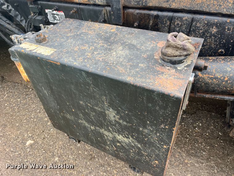 image for item EK8927 2003 Mack RD688SX roll-off container truck