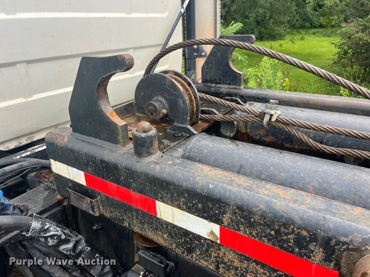 image for item EK8927 2003 Mack RD688SX roll-off container truck