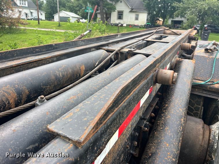 image for item EK8927 2003 Mack RD688SX roll-off container truck