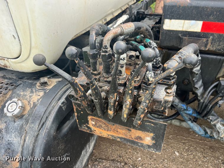 image for item EK8927 2003 Mack RD688SX roll-off container truck