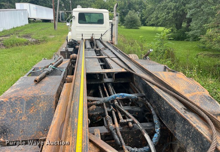 image for item EK8927 2003 Mack RD688SX roll-off container truck