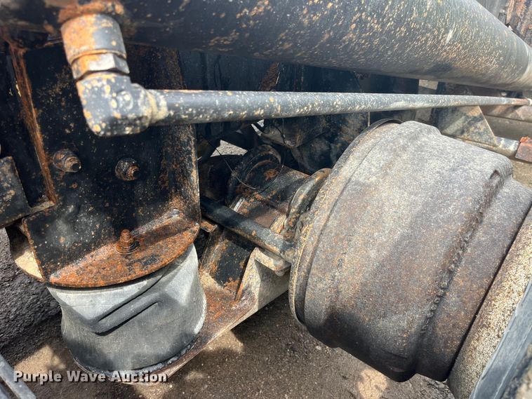 image for item EK8927 2003 Mack RD688SX roll-off container truck