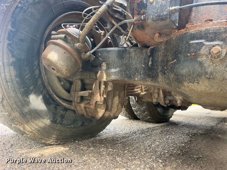 image for item EK8927 2003 Mack RD688SX roll-off container truck